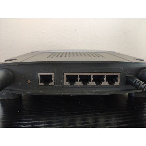 Linksys Wireless Router 4-Port Switch, Model No. WRT54GL - Picture 4 of 5